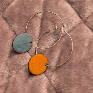 Dual color hoops